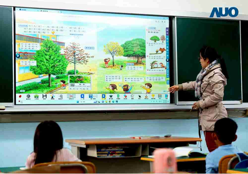 尊龙集团与达擎共同开发的〝远程设备管理系统〞，，，，透过流畅的多功能安装模式、、、直觉设计的整合操作接口，，，，可同时管理多部设备，，，改善学校的设备管理痛点