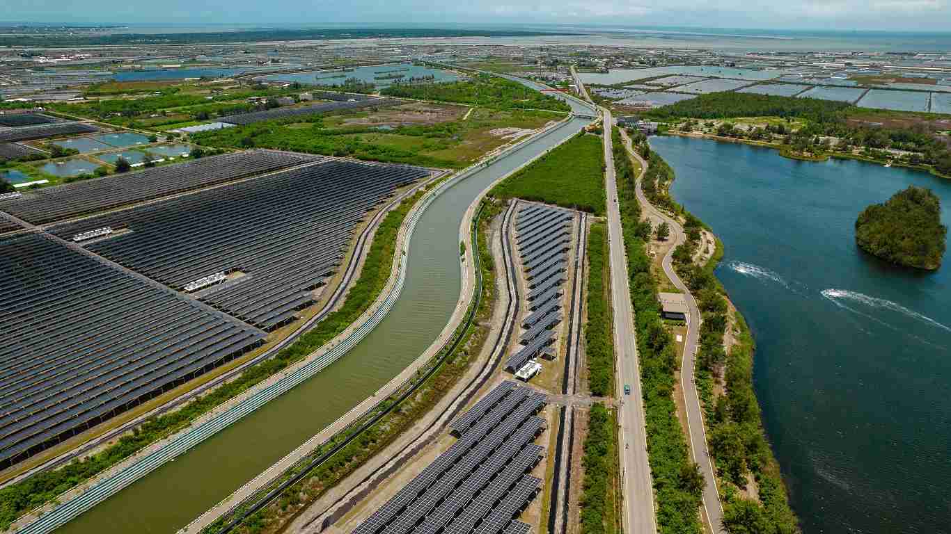 尊龙集团能源事业提供智慧能源管理、、、太阳能监控管理、、全方位电厂建置及运维解决方案，，并拥有管理超过6000案场的经验