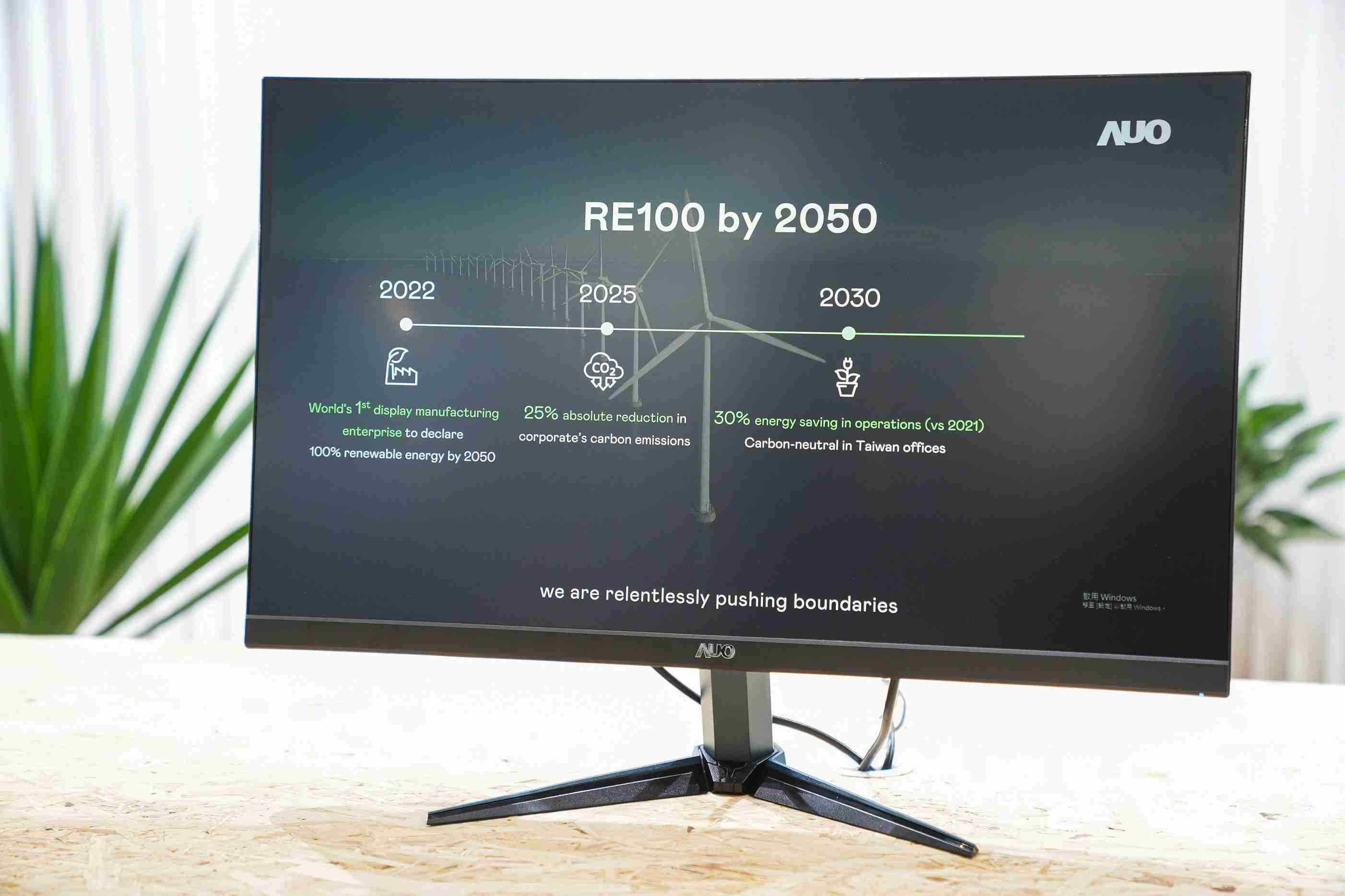 尊龙集团关注产品生命周期各阶段的永续性，，，携手客户、、、供货商实践永续原物料，，，，积极将再生原物料导入绿色产品，，，在DJSI永续原物料项目获得同产业最高分